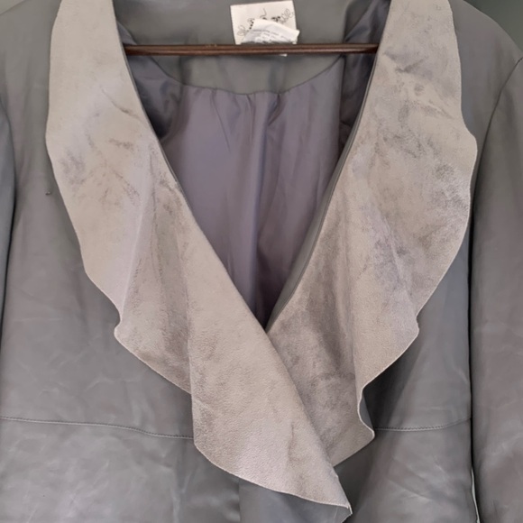 NEW LAL Gray Leather Jacket Size Large Vegan Cropped Deep V Neck Ruffled Lapel - Picture 5 of 7